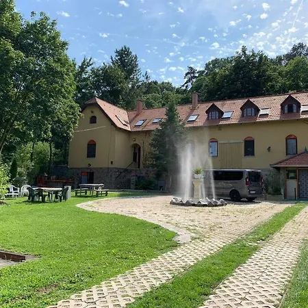 Manor House On The Danube Bend Apartment *
