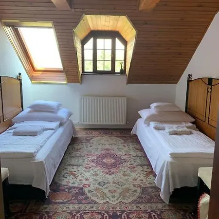 アパート Manor House On The Danube Bend *