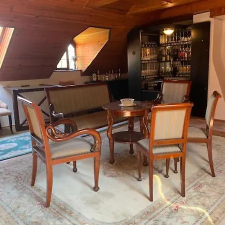 アパート Manor House On The Danube Bend *