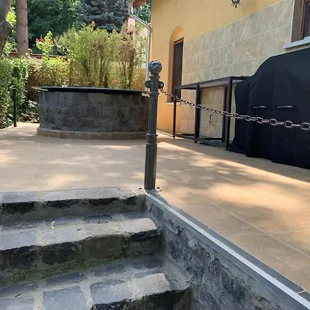 アパート Manor House On The Danube Bend *