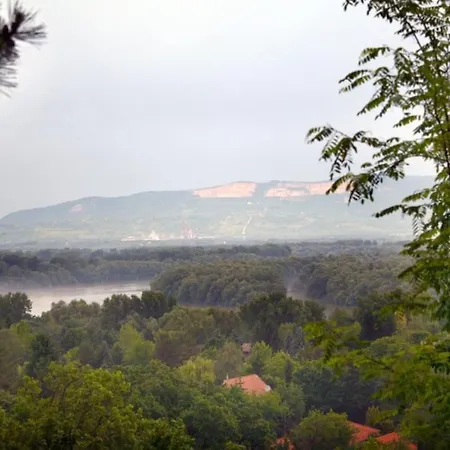 Manor House On The Danube Bend Apartman