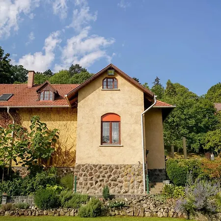 アパート Manor House On The Danube Bend