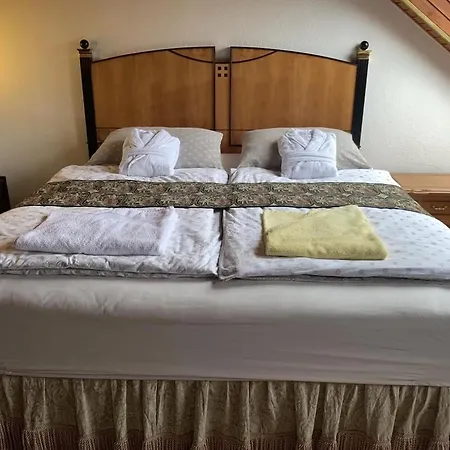 Manor House On The Danube Bend * Tahitófalu