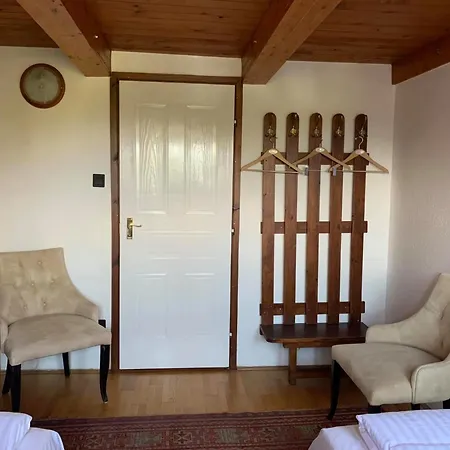 Manor House On The Danube Bend * Tahitófalu