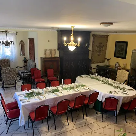 Manor House On The Danube Bend アパート *