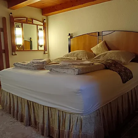 Manor House On The Danube Bend * Tahitófalu