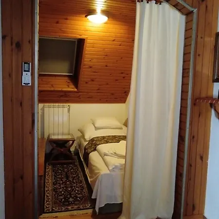 Manor House On The Danube Bend * Tahitófalu