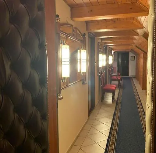 Manor House On The Danube Bend 아파트