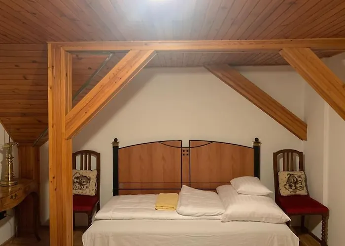 Manor House On The Danube Bend 아파트