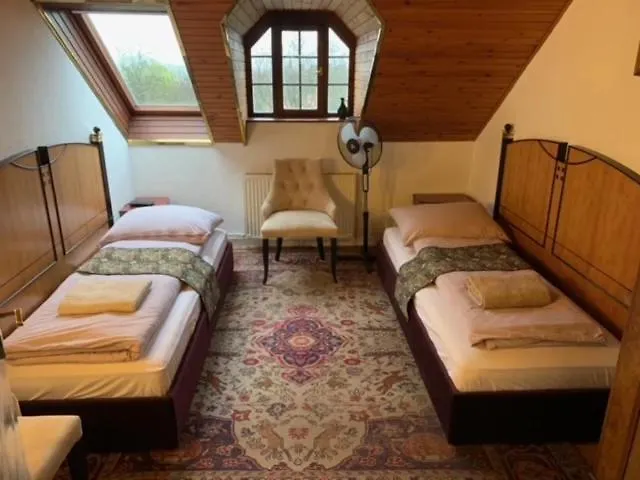 아파트 Manor House On The Danube Bend Tahitófalu